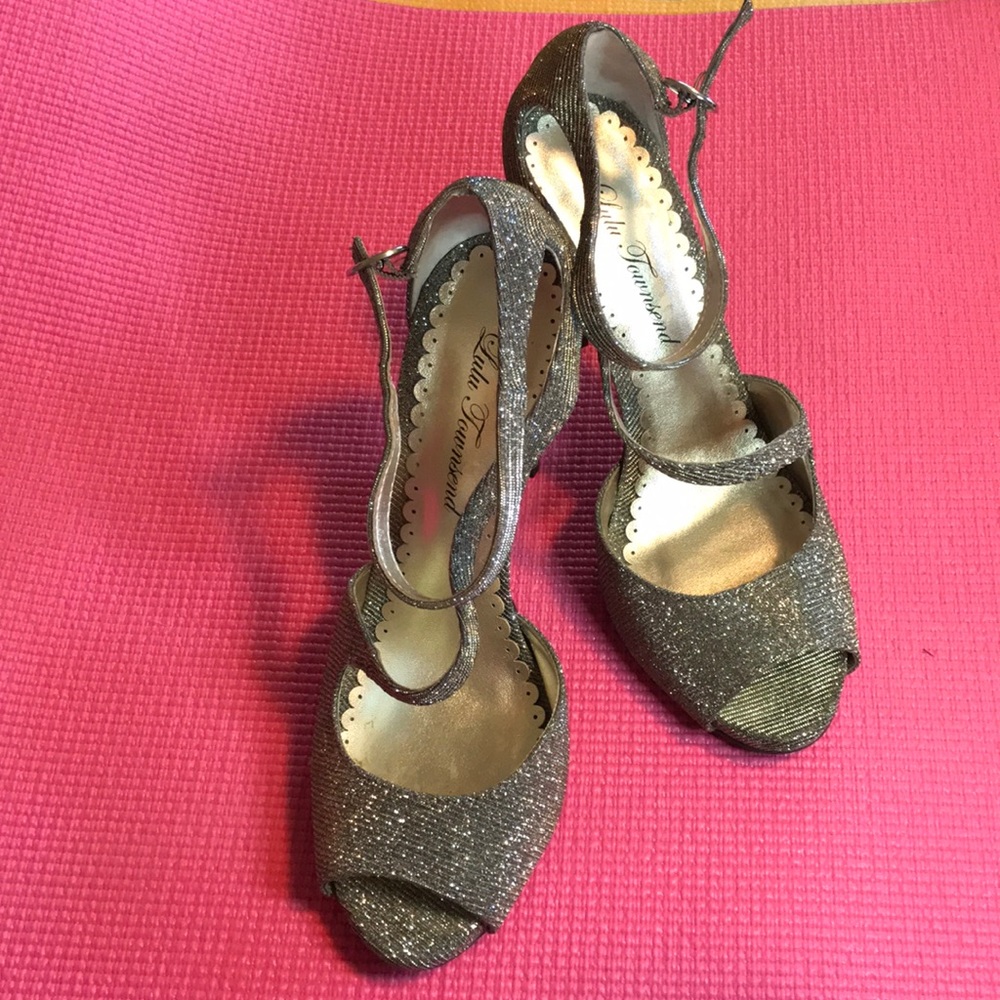 Gorgeous evening/ special event shoes - size 8